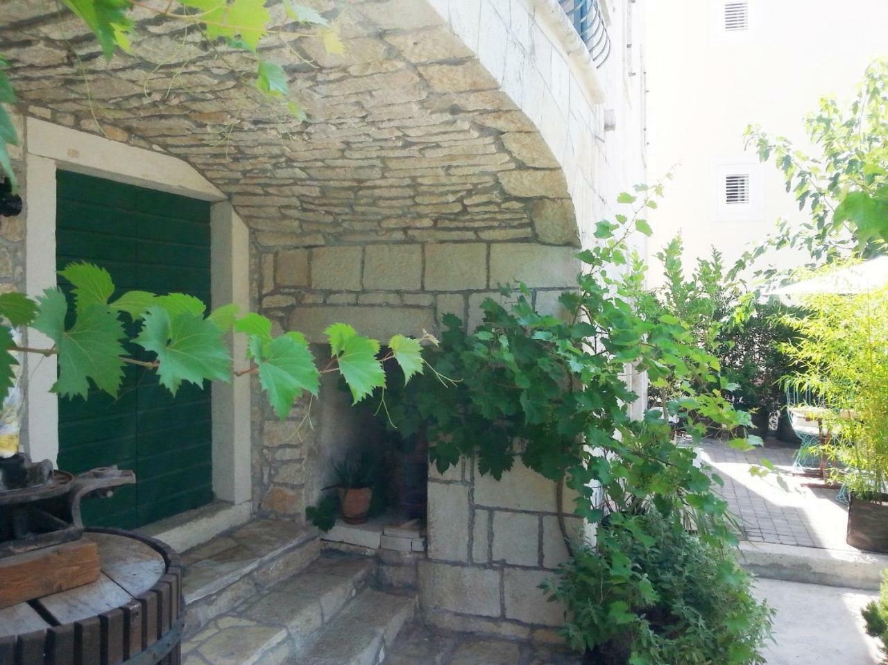 Villa Nikola Brela Bagian luar foto